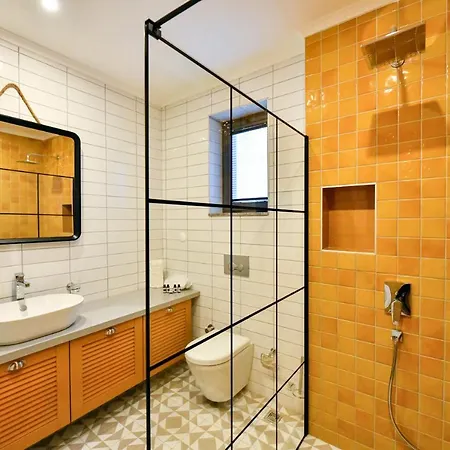 Bliss Loft Aparthotel 4*